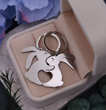 Load image into Gallery viewer, Bunny Couple Keychain
